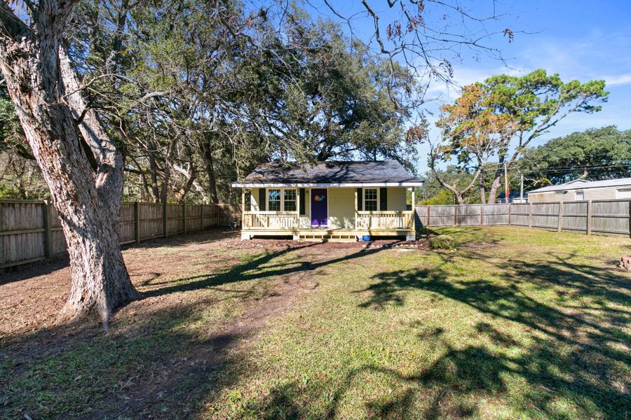 Exterior details and patio area of a home in , Charleston (Image 20). Exterior details and patio area of a home in , Charleston (Image 20).