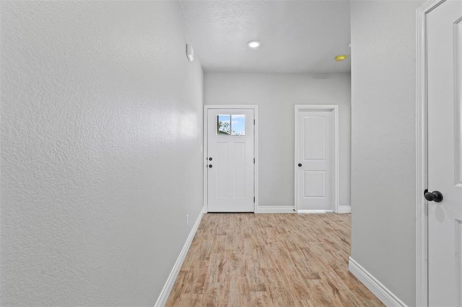 Spacious, unfurnished interior of a new home in , Granbury (Image 36).