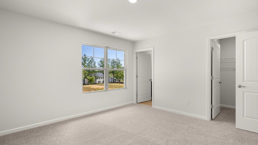 Representative unfurnished interior of a home built from the Green by D.R. Horton in Fairway 17 at Mirror Lake, Villa Rica (Image 45).
