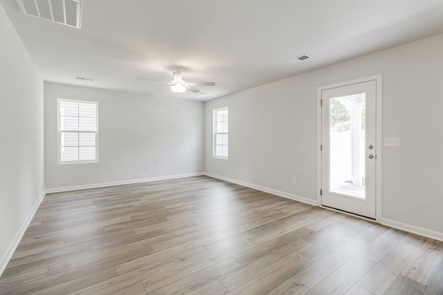 Spacious, unfurnished interior of a new home in Bluefield, Lexington (Image 14).