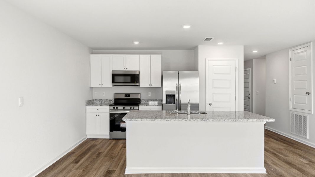 Furnished interior view inside a new home in Liberty, Panama City (Image 8).