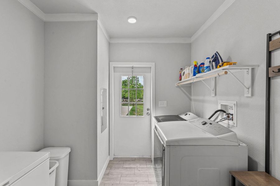 Furnished interior view inside a new home in , Santa Fe (Image 17).