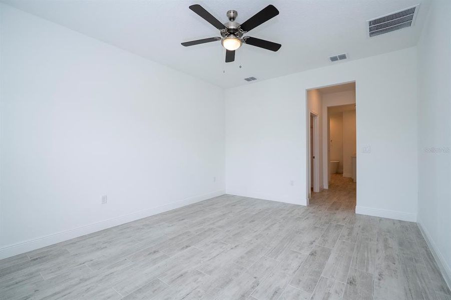 Spacious, unfurnished interior of a new home in , Ocala (Image 49).