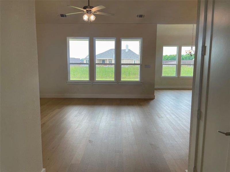 Spacious, unfurnished interior of a new home in Tuscan Estates, Waxahachie (Image 14).