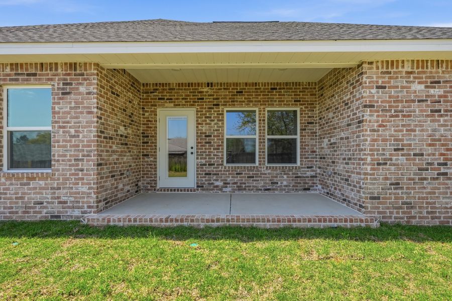 Exterior details and patio area of a home in Barton's Bend, Crestview (Image 26).