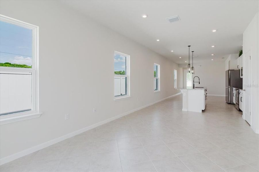 Spacious, unfurnished interior of a new home in Conner Crossing, Spring Hill (Image 31).