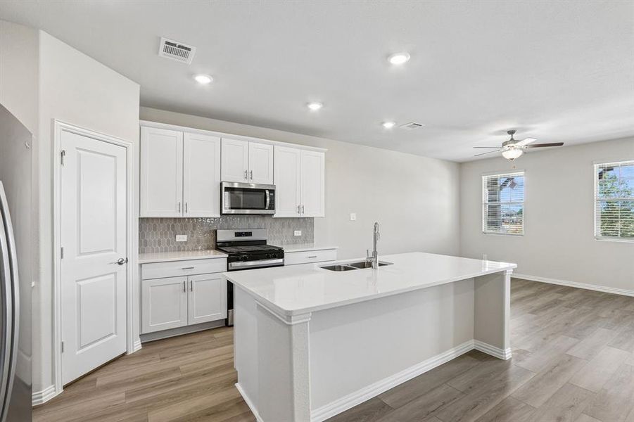 Furnished interior view inside a new home in Oak Ridge Park, Corinth (Image 8).