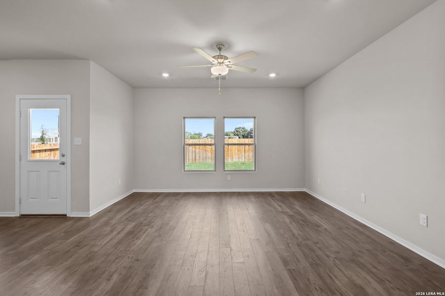 Spacious, unfurnished interior of a new home in Summerlin, San Antonio (Image 34).