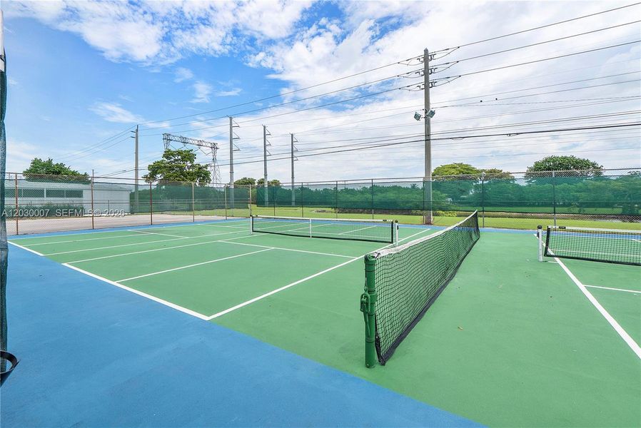 Community amenities in , Dania Beach (Image 44).