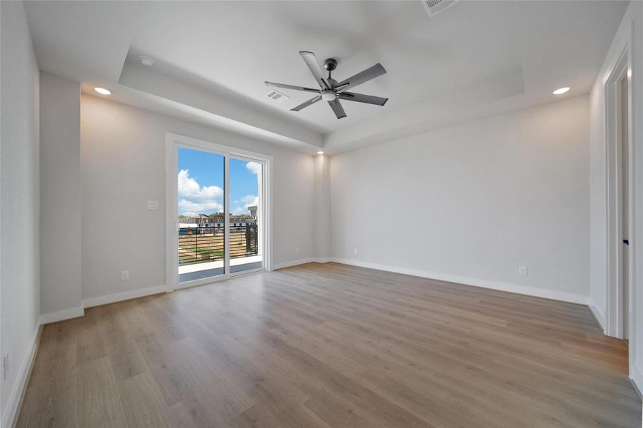 Spacious, unfurnished interior of a new home in Lago Pointe, Seabrook (Image 26). Spacious, unfurnished interior of a new home in Lago Pointe, Seabrook (Image 26).