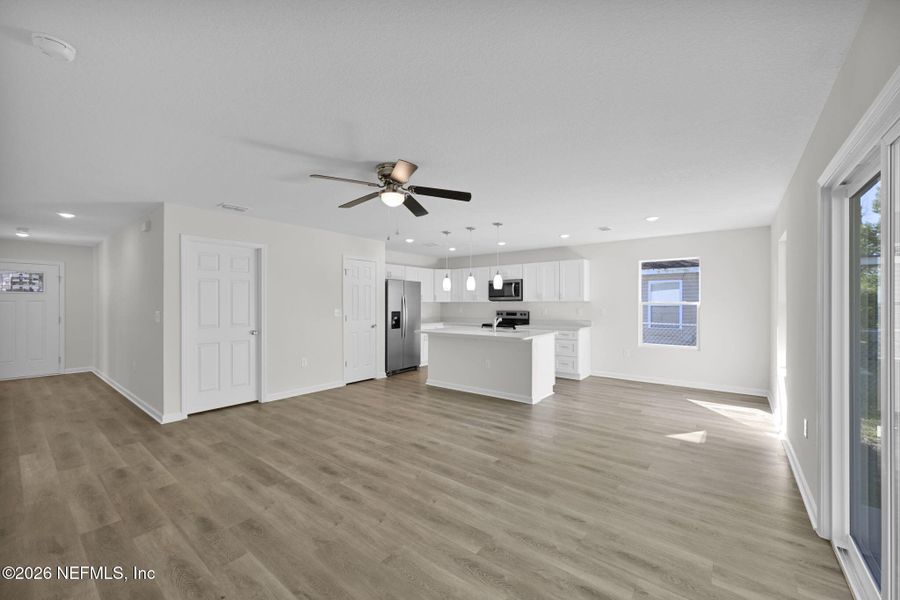 Spacious, unfurnished interior of a new home in , Jacksonville (Image 21).