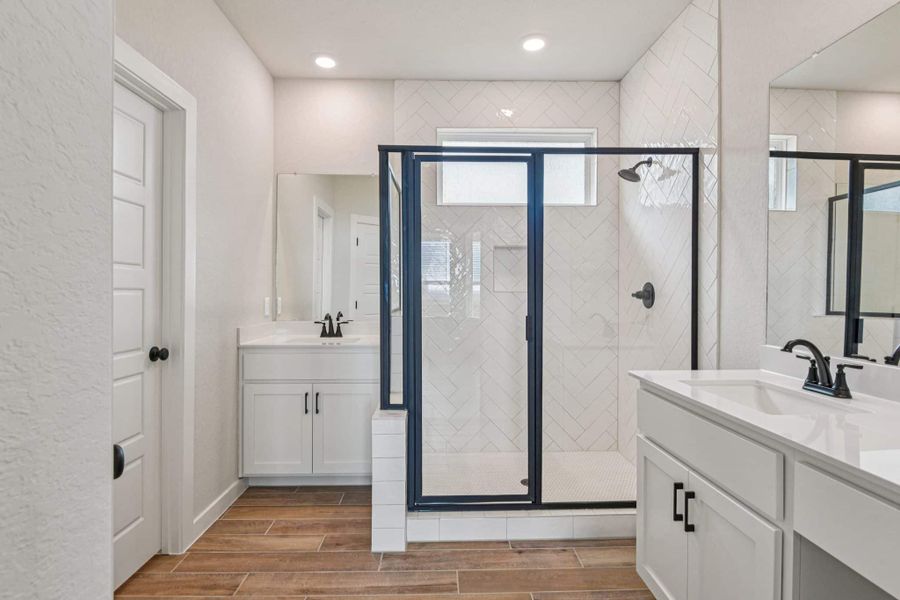 Furnished interior view inside a new home in Meyer Ranch, New Braunfels (Image 15).