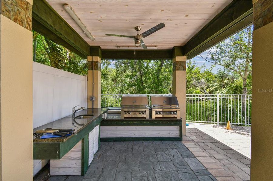 Exterior details and patio area of a home in , Lakewood Ranch (Image 2).