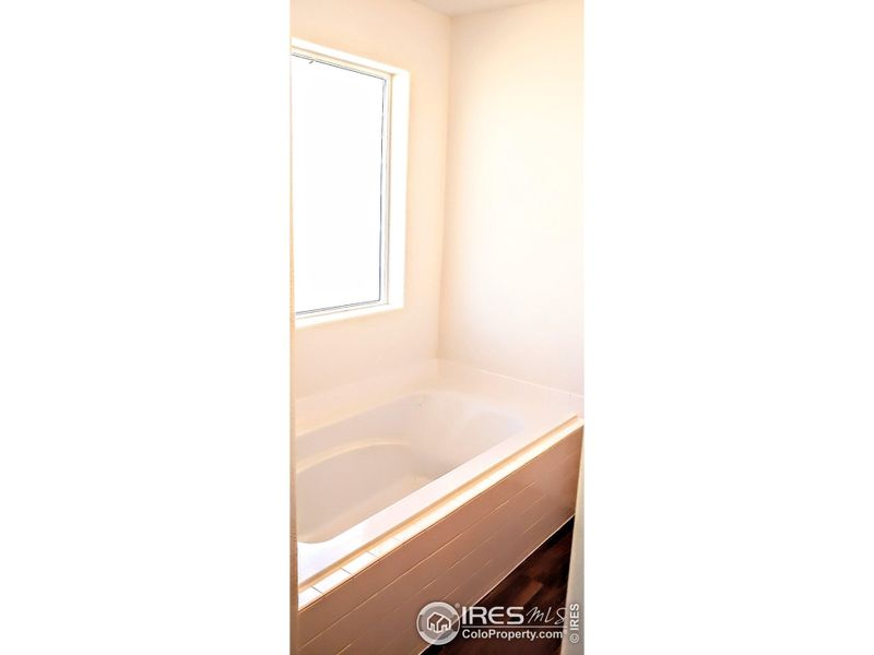 Spacious, unfurnished interior of a new home in Southridge, Johnstown (Image 15).