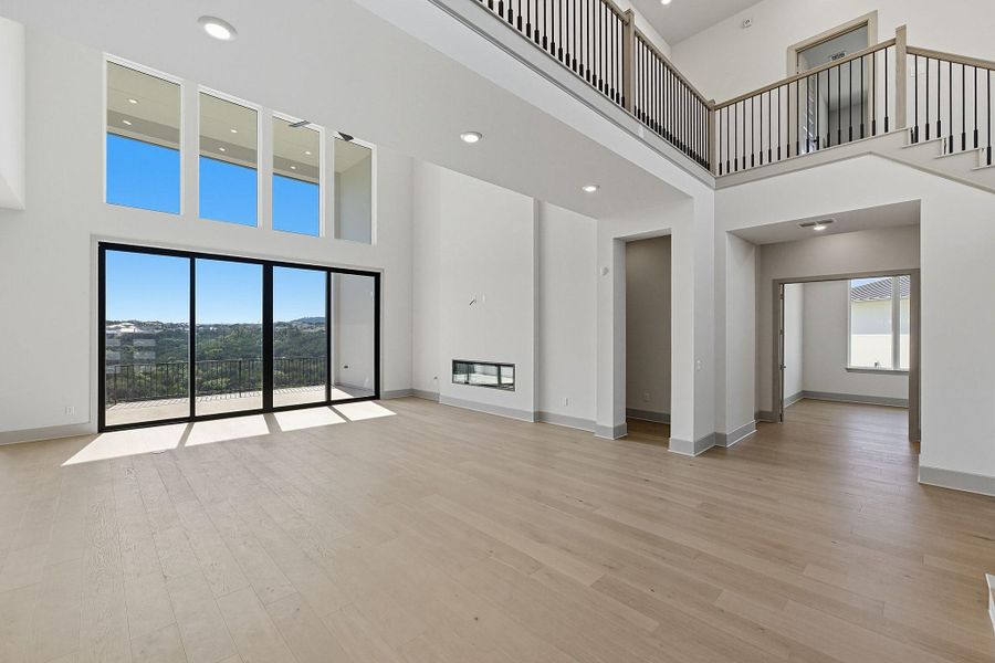 Spacious, unfurnished interior of a new home in Rough Hollow, Austin (Image 21). Spacious, unfurnished interior of a new home in Rough Hollow, Austin (Image 21).