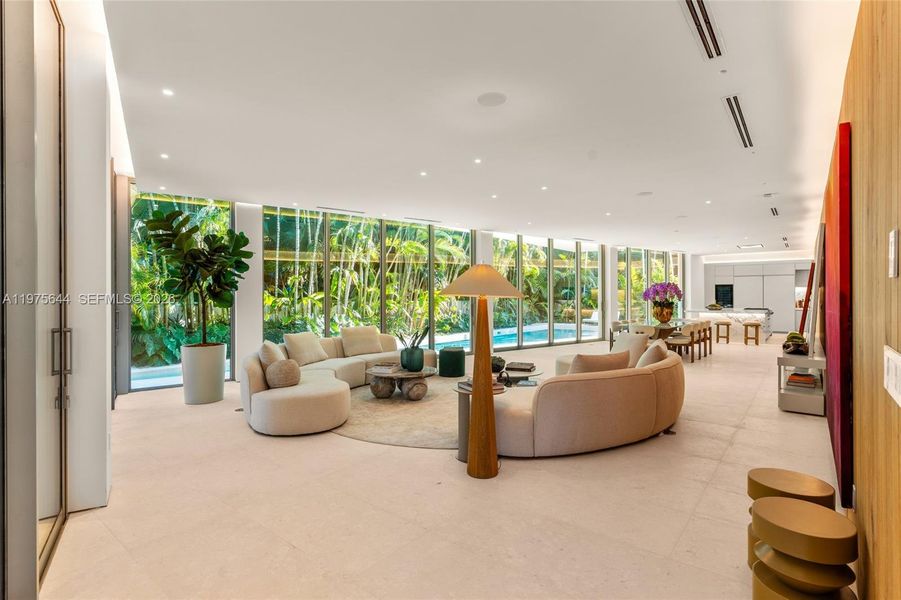 Community amenities in , Miami (Image 57).