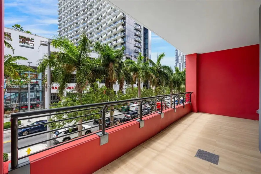 Condo located in Miami, FL showcasing its design and architecture (Image 3).