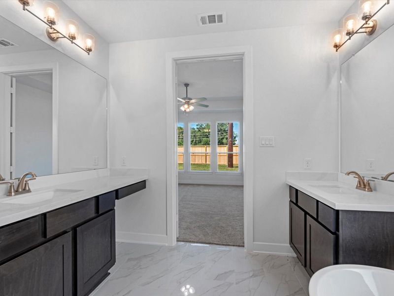 Furnished interior view inside a new home in Sienna, Missouri City (Image 6).