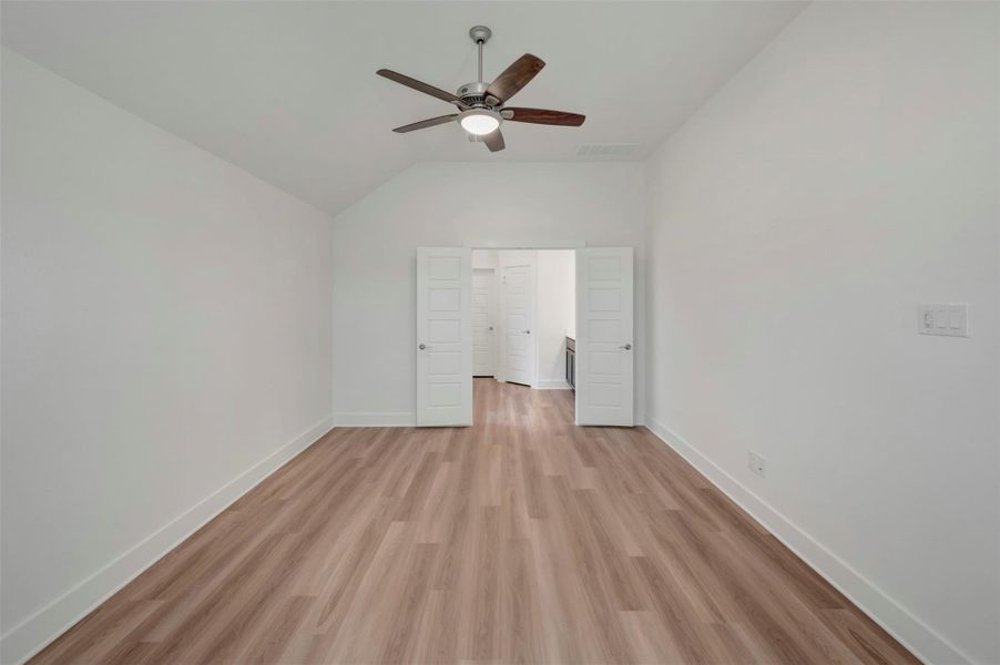 Spacious, unfurnished interior of a new home in Lago Mar, Santa Fe (Image 26). Spacious, unfurnished interior of a new home in Lago Mar, Santa Fe (Image 26).