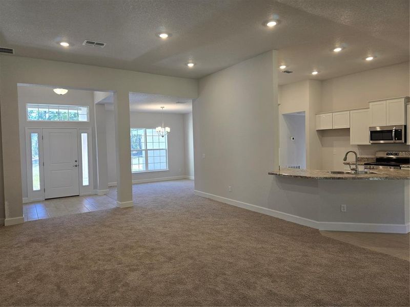 Spacious, unfurnished interior of a new home in Sugarmill Woods, Homosassa (Image 6).