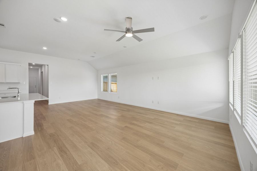 Spacious, unfurnished interior of a new home in Riviera Pines, Huffman (Image 19).