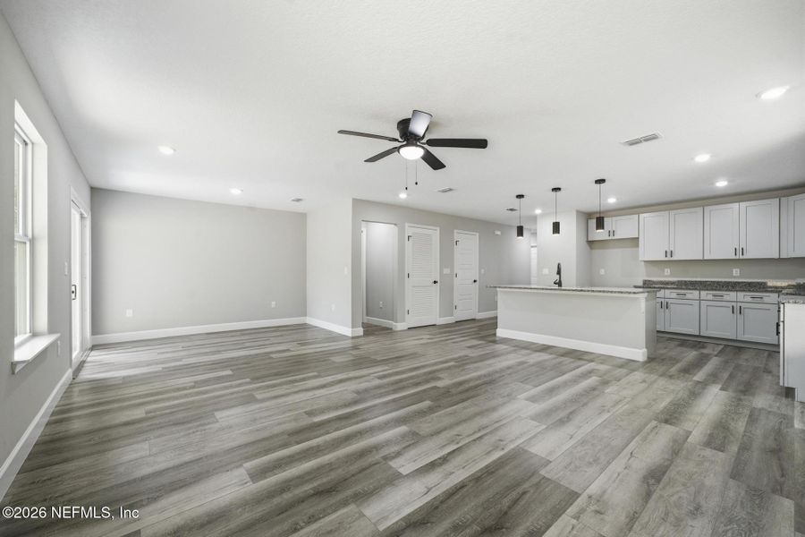 Spacious, unfurnished interior of a new home in , Jacksonville (Image 17).