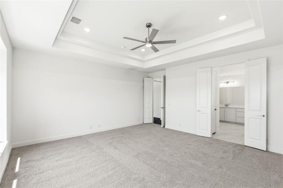 Spacious, unfurnished interior of a new home in Chaparral Park, Oak Point (Image 33). Spacious, unfurnished interior of a new home in Chaparral Park, Oak Point (Image 33).