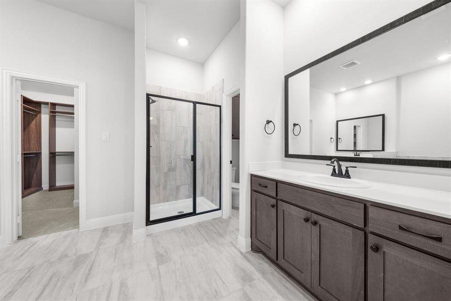 Furnished interior view inside a new home in , Waxahachie (Image 6).