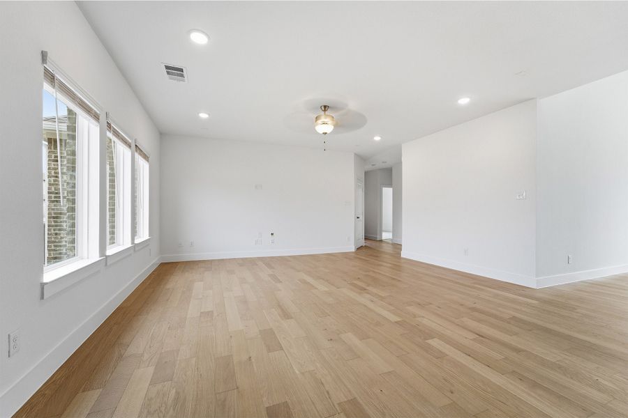 Spacious, unfurnished interior of a new home in Saddlebrook Estates, Waxahachie (Image 22). Spacious, unfurnished interior of a new home in Saddlebrook Estates, Waxahachie (Image 22).
