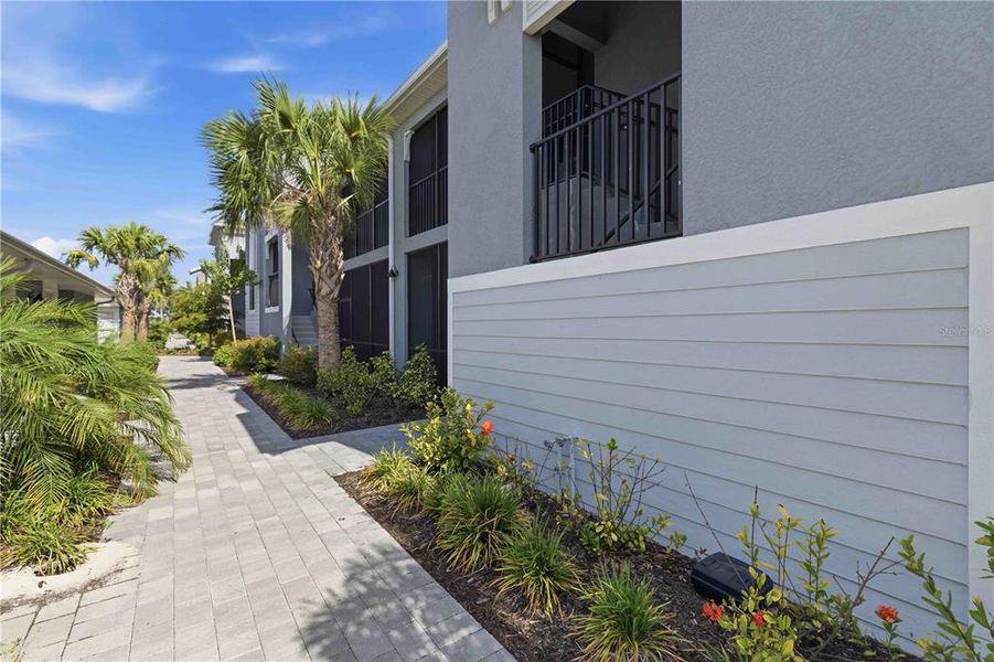 Exterior details and patio area of a home in , Venice (Image 22).