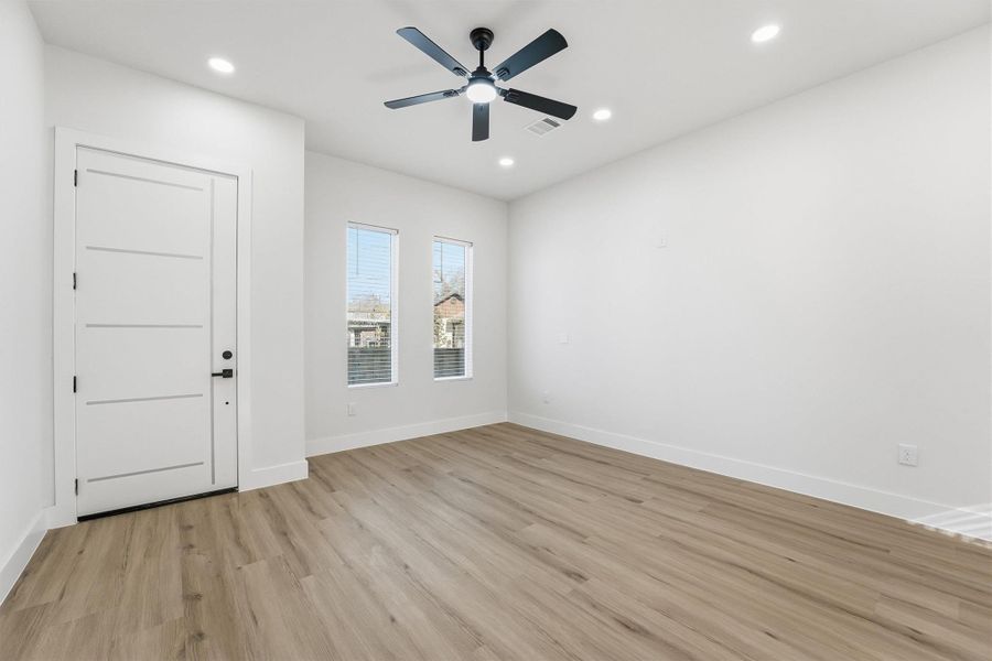 Spacious, unfurnished interior of a new home in , Houston (Image 14).