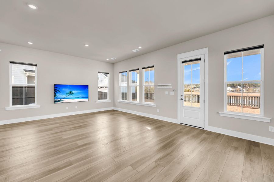 Spacious, unfurnished interior of a new home in Carnes Crossroads, Summerville (Image 34).