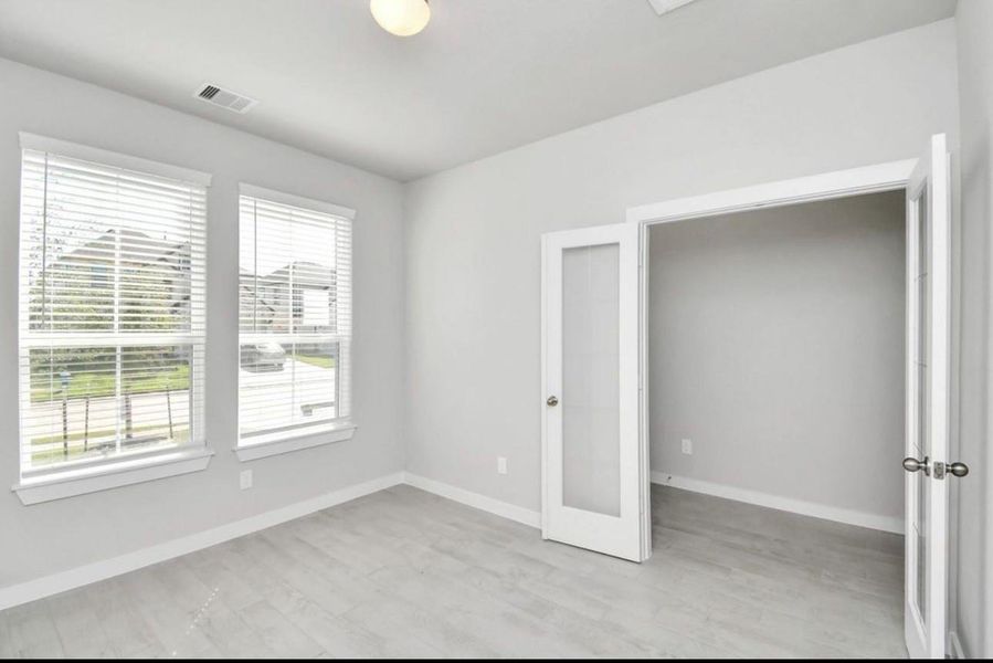 Spacious, unfurnished interior of a new home in Telge Ranch, Cypress (Image 29).