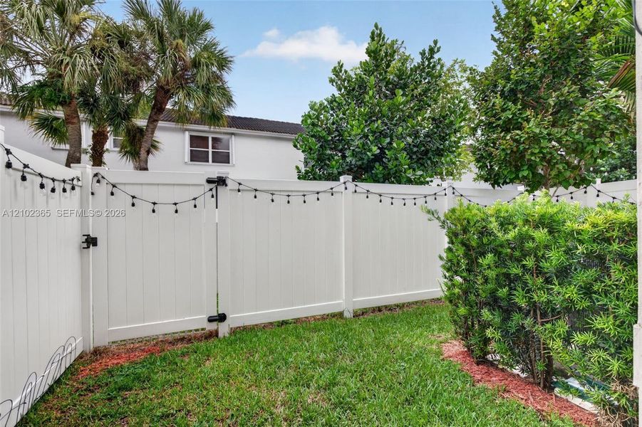 Exterior details and patio area of a home in , Pembroke Pines (Image 3).