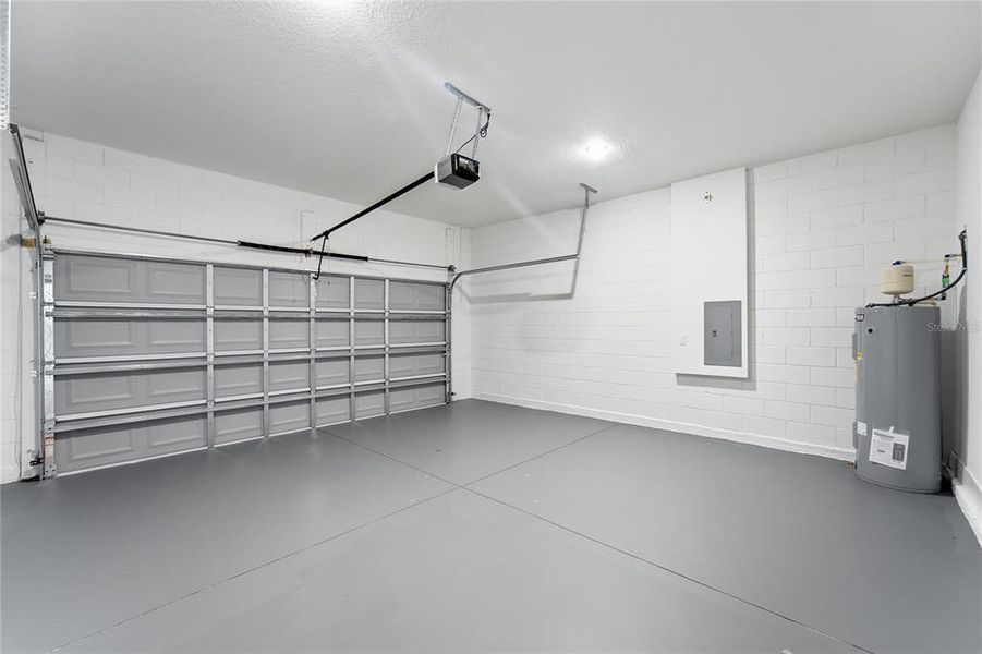 Spacious, unfurnished interior of a new home in , Ocala (Image 19).