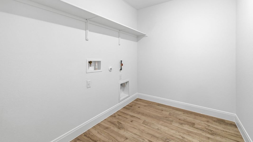 Spacious, unfurnished interior of a new home in Railhead, Cedar Creek (Image 22).