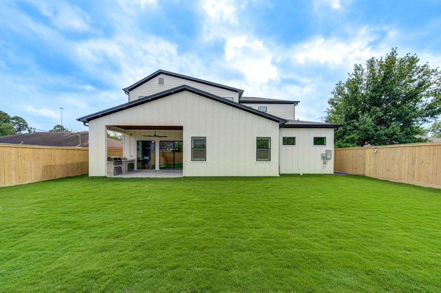 Special grass that maintains low height and shiny green color all year round with minimal watering.