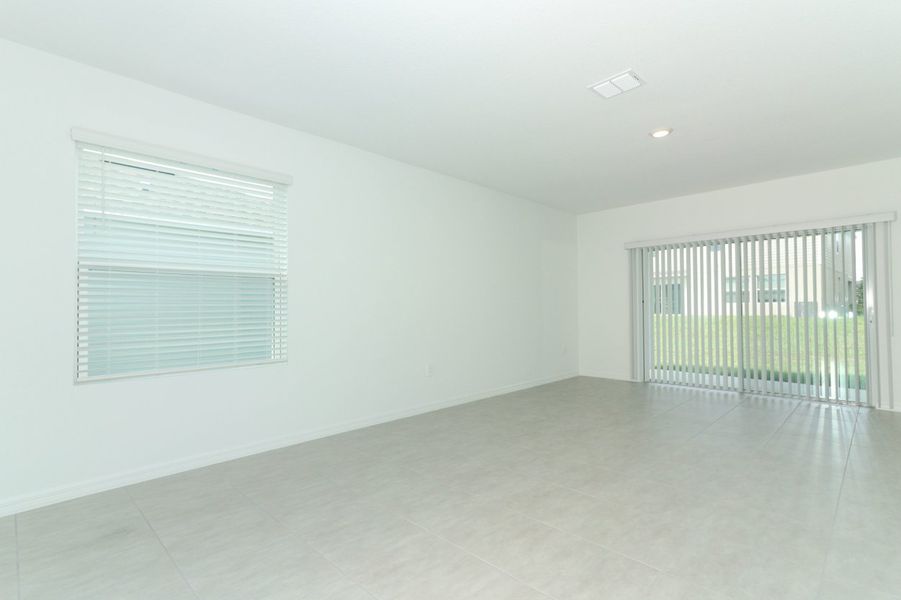 Spacious, unfurnished interior of a new home in Marion Creek, Haines City (Image 23).