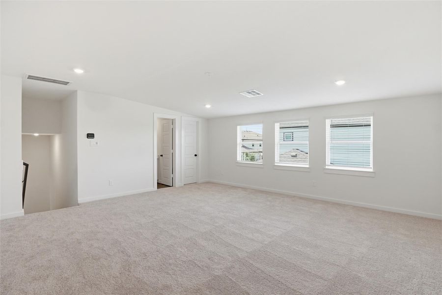 Spacious, unfurnished interior of a new home in Foxtail Palms, Manvel (Image 25).