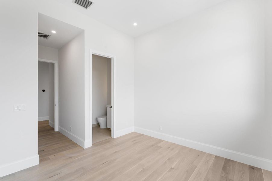 Image 31 of a home in .