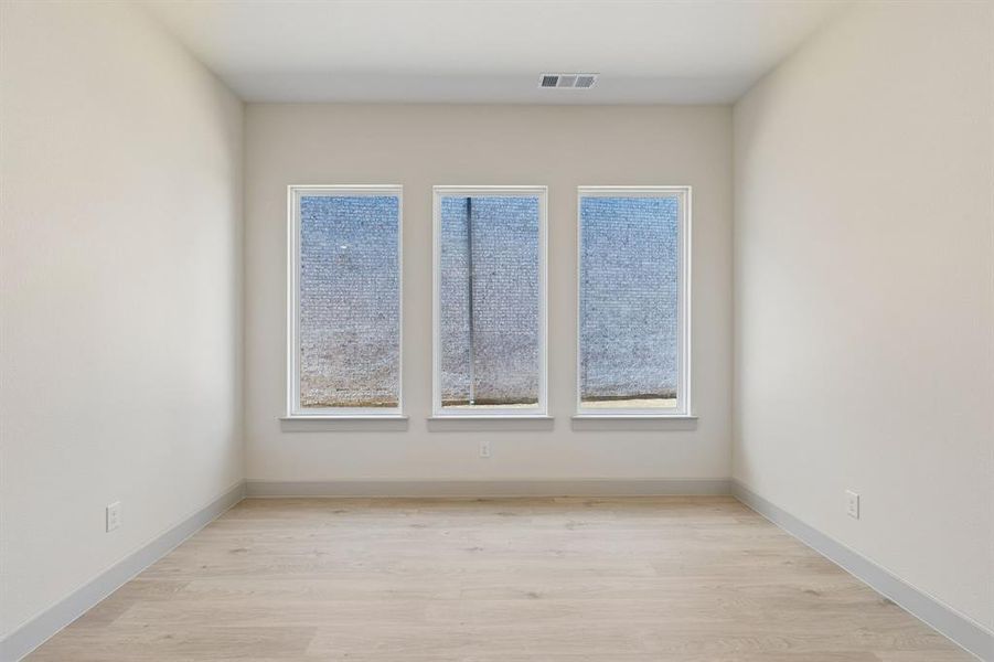 Whether its vibrant dinner parties or cozy family meals, this dining room fits any occasion! Whether its vibrant dinner parties or cozy family meals, this dining room fits any occasion!