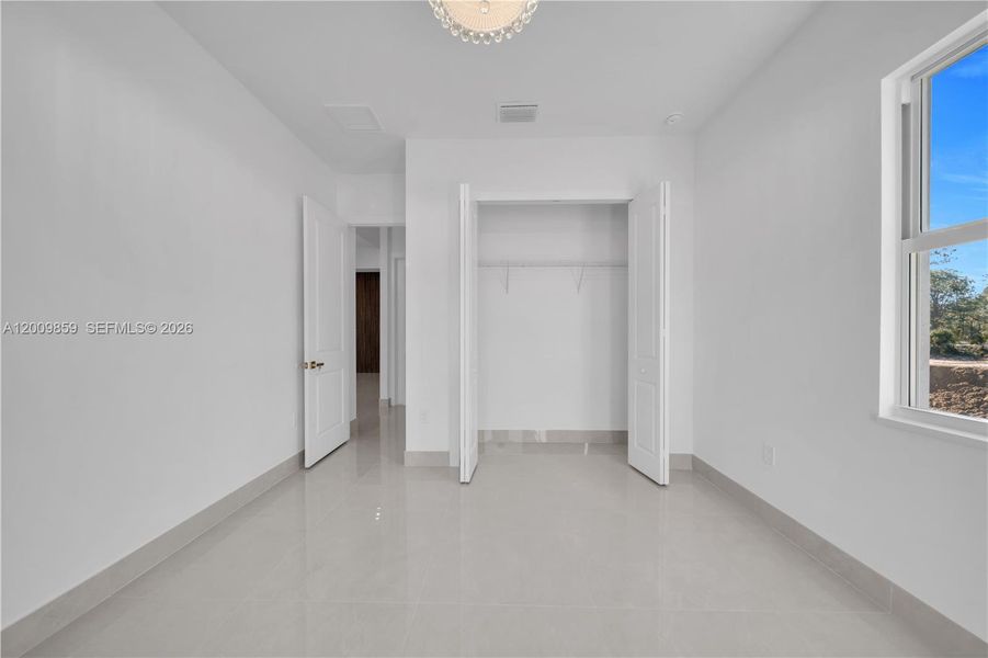Spacious, unfurnished interior of a new home in , Lehigh Acres (Image 19).
