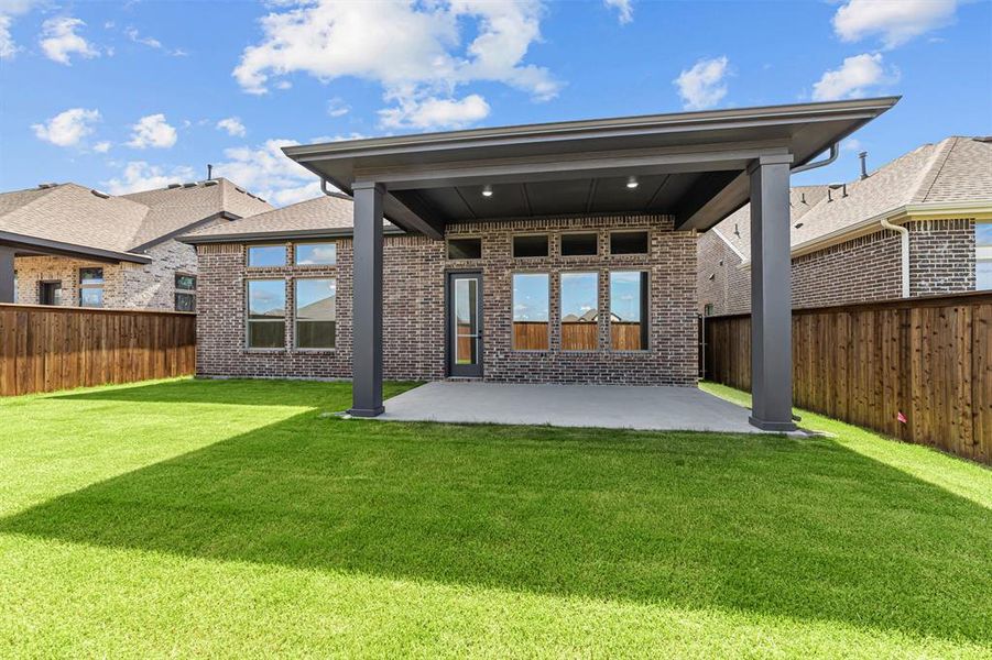 Front exterior of a new home in Creekshaw – Classic, Royse City, TX, highlighting curb appeal (Image 1). Front exterior of a new home in Creekshaw – Classic, Royse City, TX, highlighting curb appeal (Image 1).