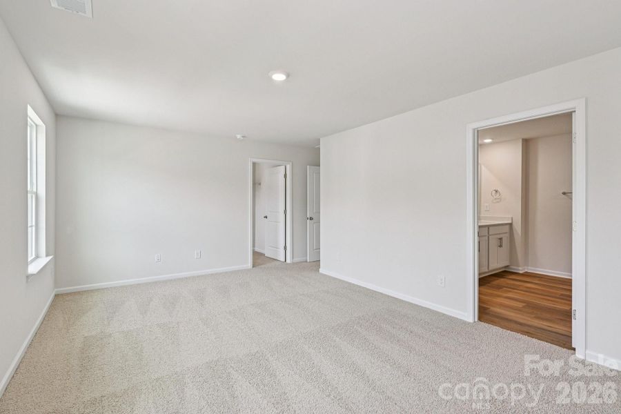 Spacious, unfurnished interior of a new home in Laurelbrook, Sherrills Ford (Image 20).