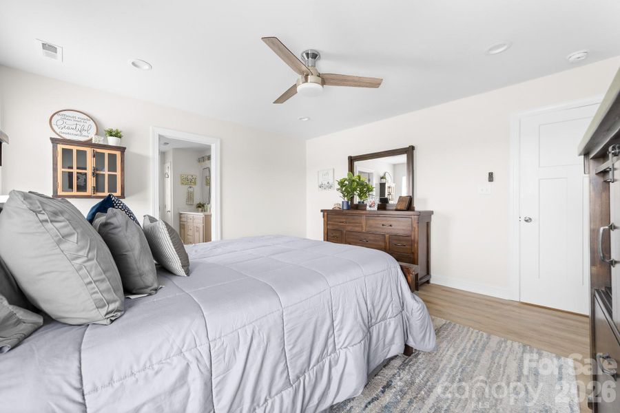Furnished interior view inside a new home in , Lincolnton (Image 16).