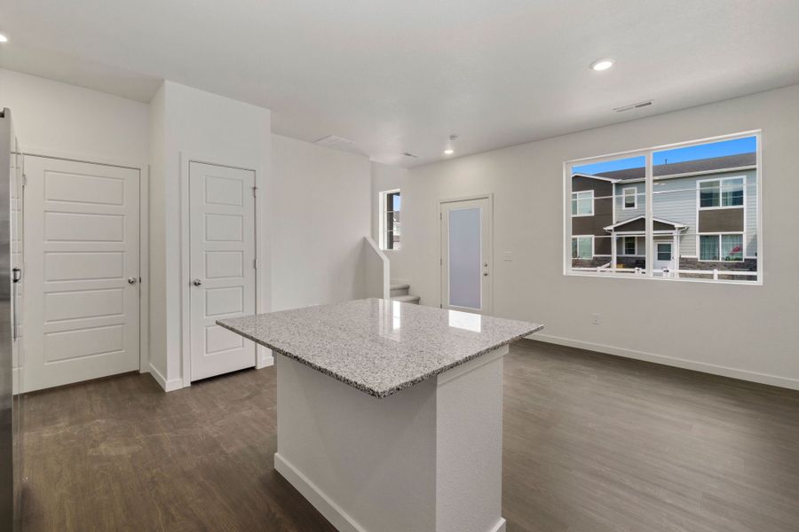 811 - Westcliff Townhome Living/Kitchen 811 - Westcliff Townhome Living/Kitchen