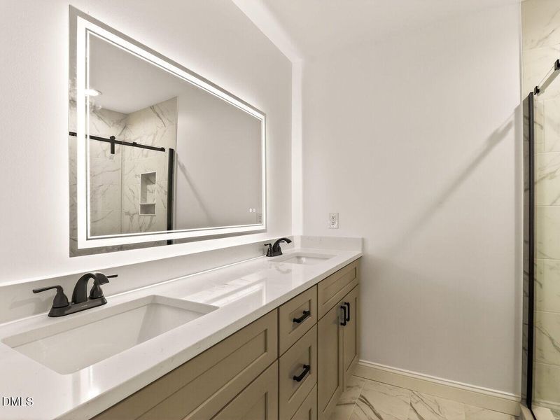 019-1280x960-master-bathroom