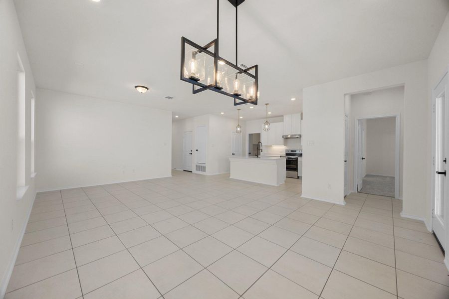 Spacious, unfurnished interior of a new home in Mustang Valley, Manor (Image 15).