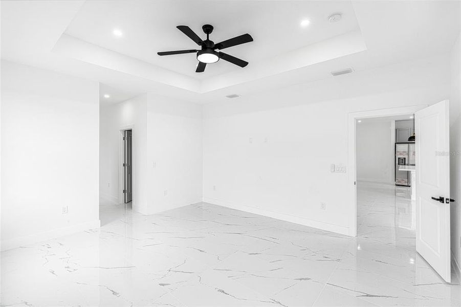 Spacious, unfurnished interior of a new home in , Cape Coral (Image 16).