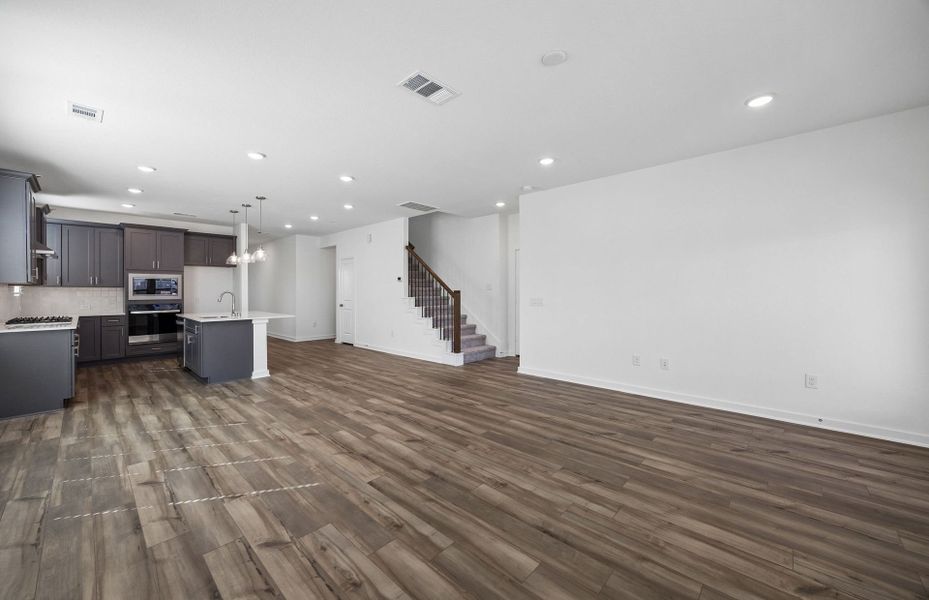 Spacious, unfurnished interior of a new home in Ellerden, Tomball (Image 20).